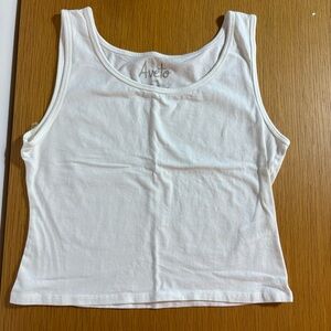 Aveto white crop top tank size large